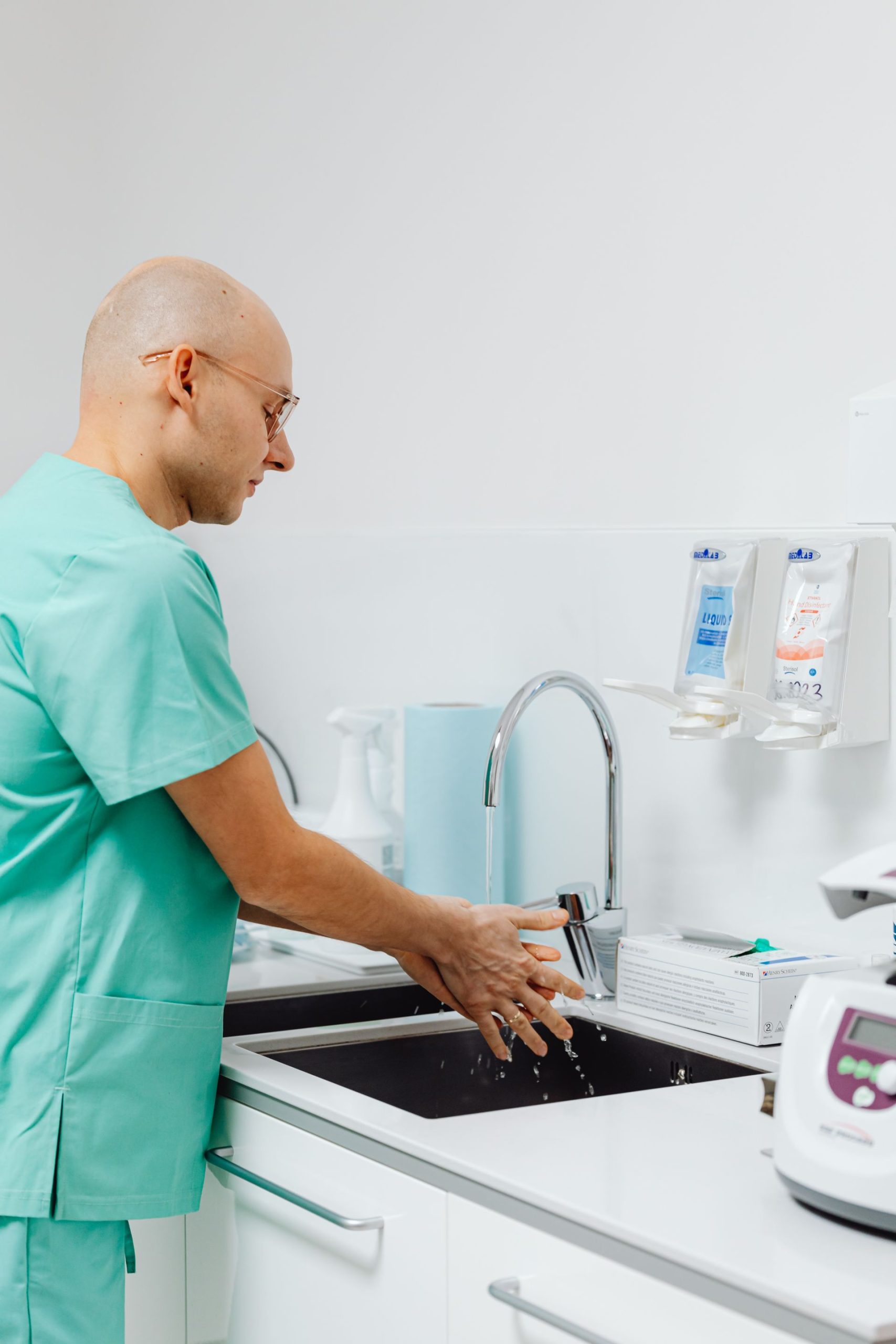 healthcare-worker-hand-hygiene